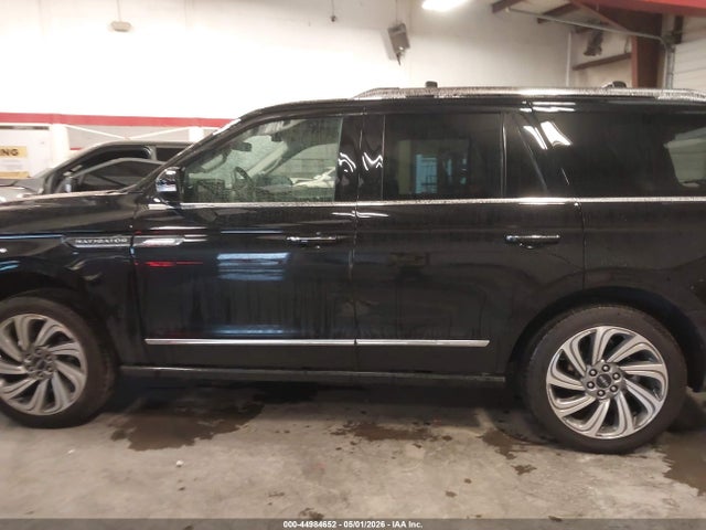 5LMJJ2NGXPEL12724 Lincoln Navigator Standard