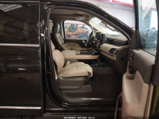 5LMJJ2NGXPEL12724 Lincoln Navigator Standard