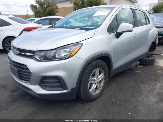 Chevrolet TRAX LS 2018 KL7CJNSB9JB608141 Image 2