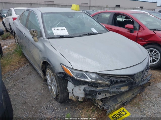 Toyota CAMRY LE 2022 4T1C11AK0NU652581 Image 1