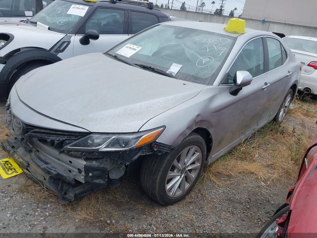 Toyota CAMRY LE 2022 4T1C11AK0NU652581 Image 2