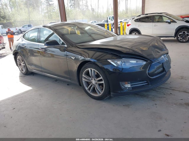 44984893 :رقم المزاد ، 5YJSA1DP1DFP04590 vin ، 2013 Tesla Model S Performance مزاد بيع