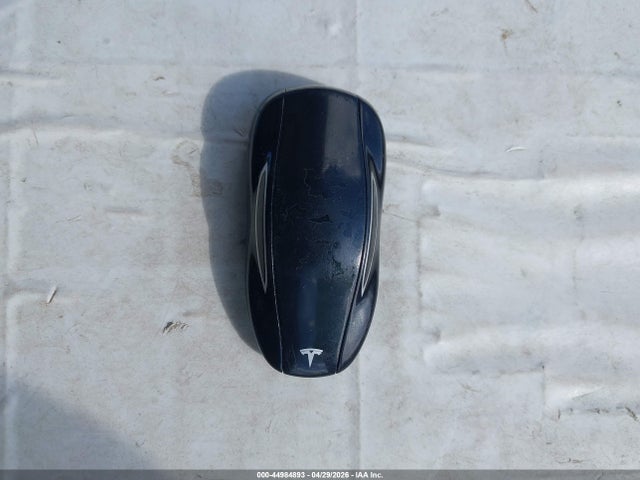 44984893 :رقم المزاد ، 5YJSA1DP1DFP04590 vin ، 2013 Tesla Model S Performance مزاد بيع
