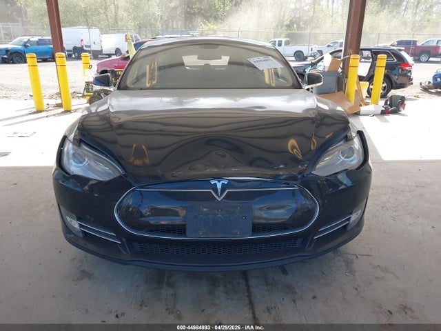 44984893 :رقم المزاد ، 5YJSA1DP1DFP04590 vin ، 2013 Tesla Model S Performance مزاد بيع