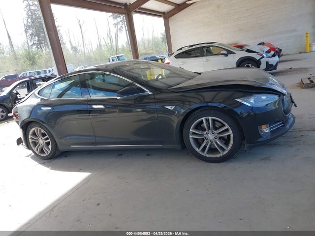 44984893 :رقم المزاد ، 5YJSA1DP1DFP04590 vin ، 2013 Tesla Model S Performance مزاد بيع