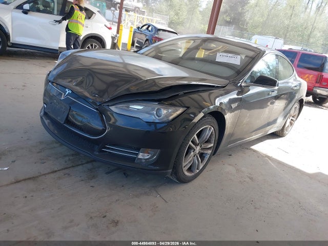 44984893 :رقم المزاد ، 5YJSA1DP1DFP04590 vin ، 2013 Tesla Model S Performance مزاد بيع