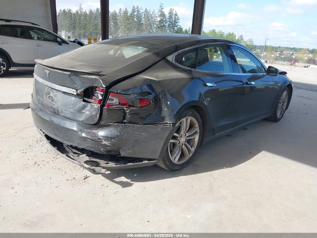 44984893 :رقم المزاد ، 5YJSA1DP1DFP04590 vin ، 2013 Tesla Model S Performance مزاد بيع