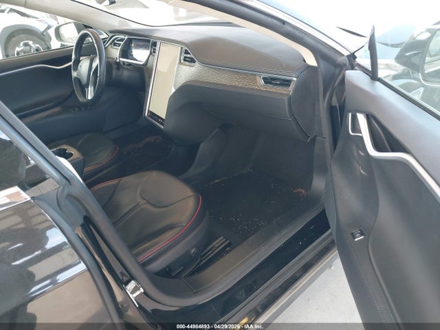 44984893 :رقم المزاد ، 5YJSA1DP1DFP04590 vin ، 2013 Tesla Model S Performance مزاد بيع