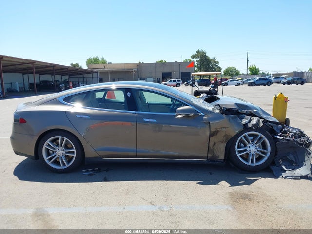 2015 Tesla Model S 60/70/85 მანქანა იყიდება აუქციონზე, vin: 5YJSA1E13FF120091, აუქციონის ნომერი: 44984894