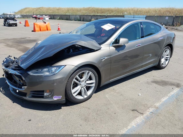 2015 Tesla Model S 60/70/85 მანქანა იყიდება აუქციონზე, vin: 5YJSA1E13FF120091, აუქციონის ნომერი: 44984894