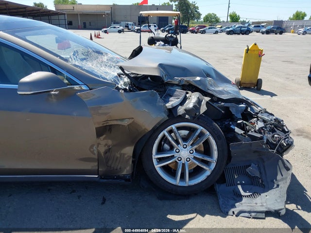2015 Tesla Model S 60/70/85 მანქანა იყიდება აუქციონზე, vin: 5YJSA1E13FF120091, აუქციონის ნომერი: 44984894