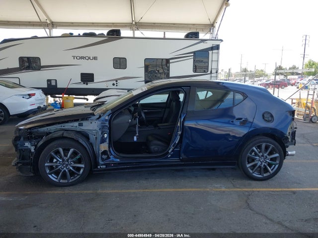 JM1BPAKL9M1307667 Mazda Mazda3 Select