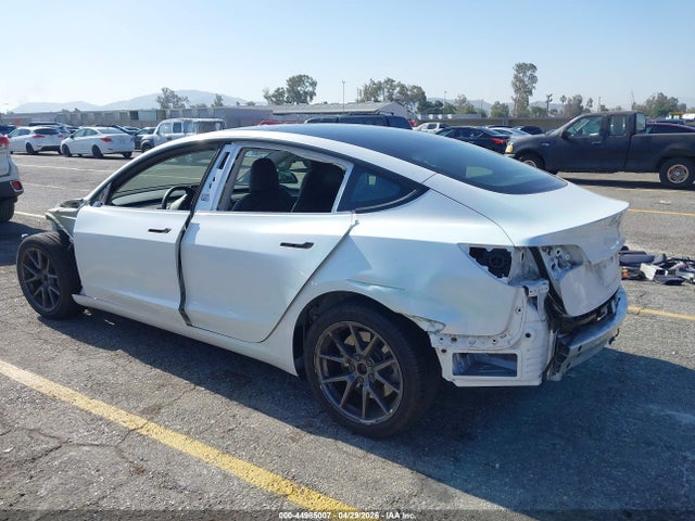 2022 Tesla Model 3 Rear-wheel Drive მანქანა იყიდება აუქციონზე, vin: 5YJ3E1EA6NF376779, აუქციონის ნომერი: 44985007