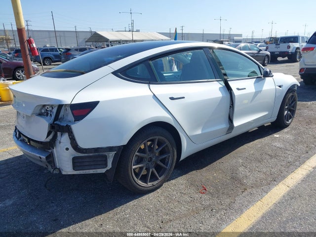 2022 Tesla Model 3 Rear-wheel Drive მანქანა იყიდება აუქციონზე, vin: 5YJ3E1EA6NF376779, აუქციონის ნომერი: 44985007