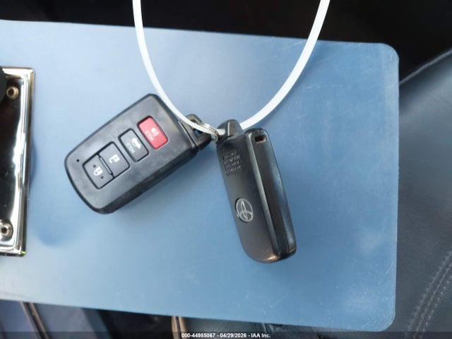 5YFBURHE3HP663842 Toyota COROLLA SE