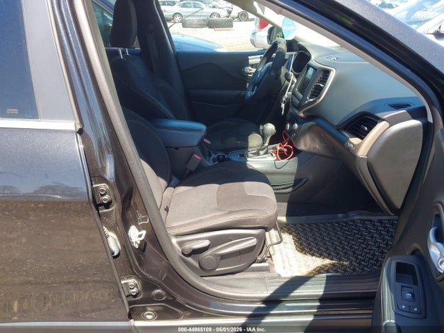 Продажа на аукционе авто 2016 Jeep Cherokee Latitude, vin: 1C4PJLCB6GW325284, номер лота: 44985109