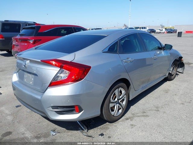 Honda Civic Lx 2018 2HGFC2F5XJH552216 Image 4