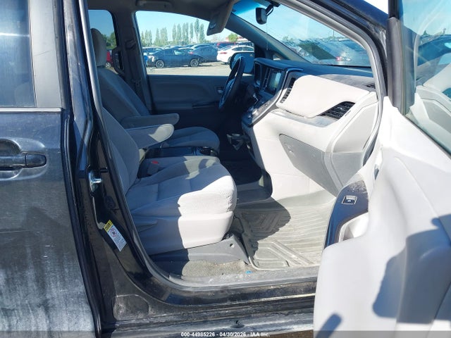 5TDKK3DC6FS589005 Toyota Sienna Le 8 Passenger