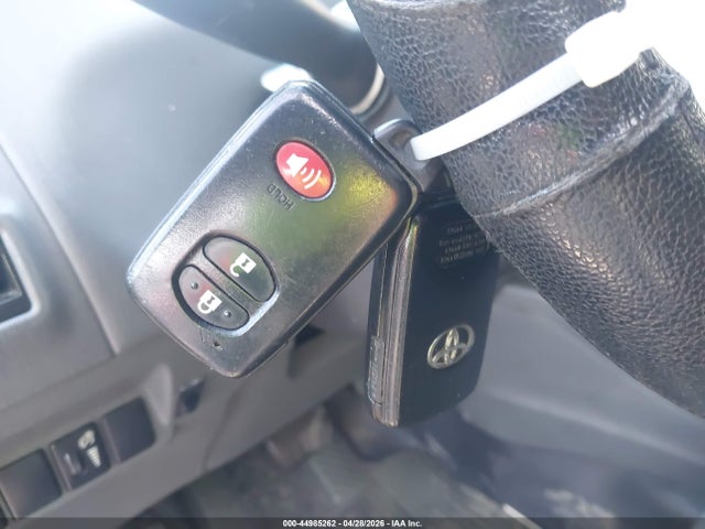 Продажа на аукционе авто 2013 Toyota Prius V Three, vin: JTDZN3EU2D3195352, номер лота: 44985262