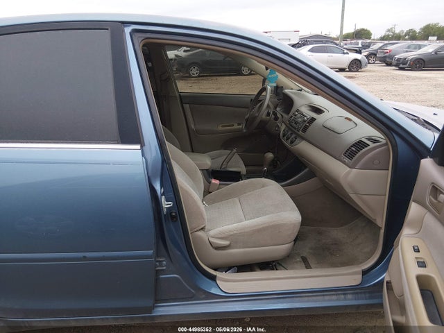 2004 Toyota Camry Le V6 მანქანა იყიდება აუქციონზე, vin: 4T1BF32K94U589468, აუქციონის ნომერი: 44985352