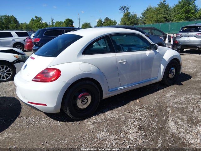 44985426 :رقم المزاد ، 3VWH17AT8EM635356 vin ، 2014 Volkswagen Beetle 1.8t مزاد بيع