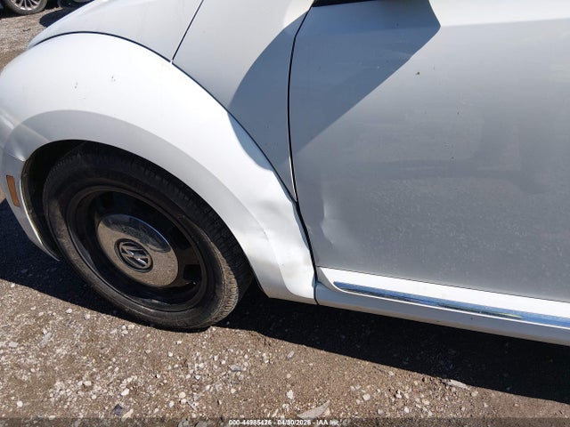 44985426 :رقم المزاد ، 3VWH17AT8EM635356 vin ، 2014 Volkswagen Beetle 1.8t مزاد بيع