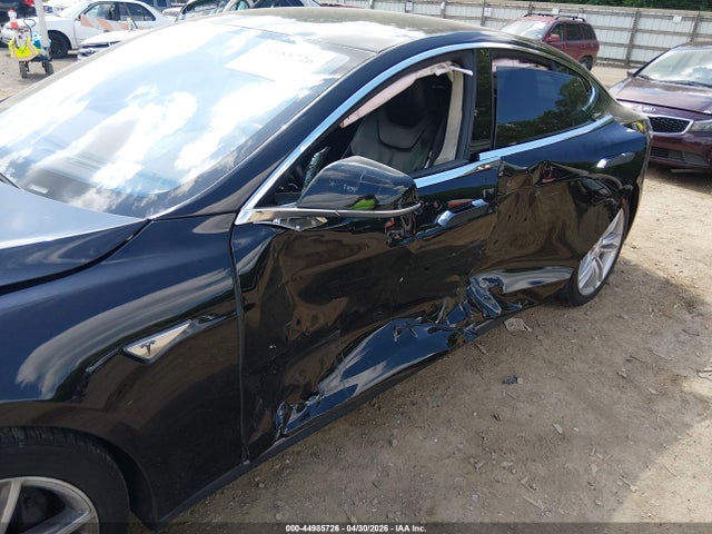 2015 Tesla Model S 60/70/85 მანქანა იყიდება აუქციონზე, vin: 5YJSA1H18FF094566, აუქციონის ნომერი: 44985726