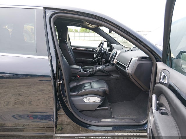 44986017 :رقم المزاد ، WP1AA2A28HKA85956 vin ، 2017 Porsche Cayenne مزاد بيع