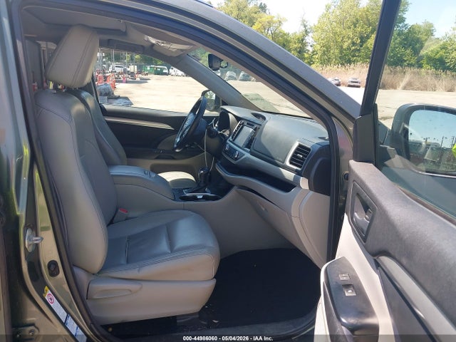 2015 Toyota Highlander Xle V6 მანქანა იყიდება აუქციონზე, vin: 5TDJKRFH2FS107721, აუქციონის ნომერი: 44986060
