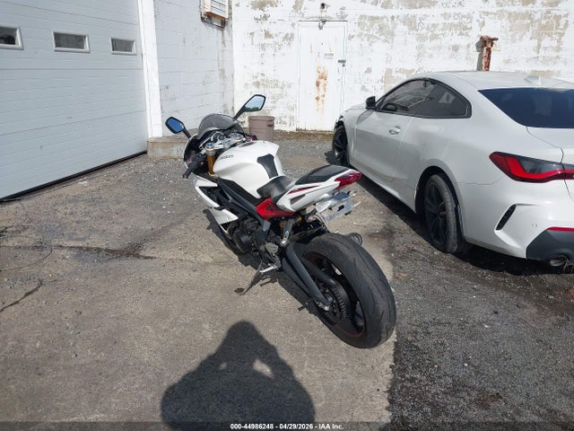 Auction sale of the 2013 Triumph Motorcycle Daytona 675/r, vin: SMTA02YK4DJ587505, lot number: 44986248