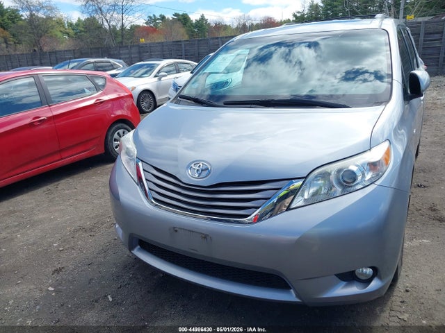 5TDDZ3DC7HS163136 Toyota Sienna Xle Premium 7 Passenger