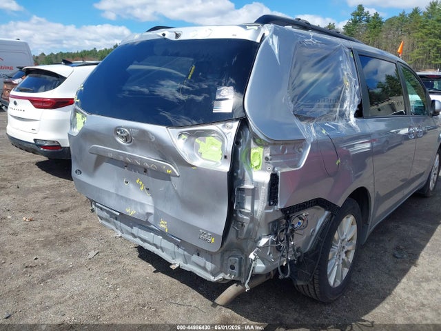 5TDDZ3DC7HS163136 Toyota Sienna Xle Premium 7 Passenger