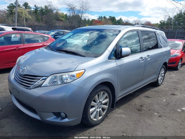 5TDDZ3DC7HS163136 Toyota Sienna Xle Premium 7 Passenger