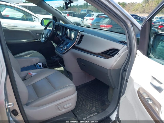 5TDDZ3DC7HS163136 Toyota Sienna Xle Premium 7 Passenger