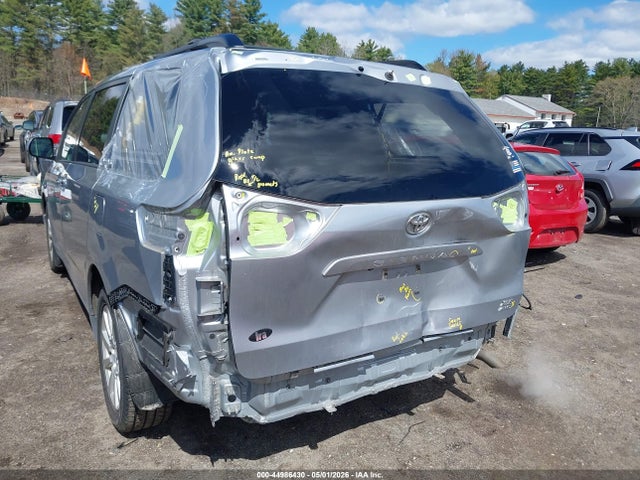 5TDDZ3DC7HS163136 Toyota Sienna Xle Premium 7 Passenger