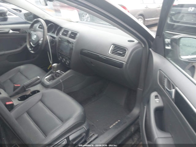 2017 Volkswagen Jetta 1.8t Sel/1.8t Sel Premium მანქანა იყიდება აუქციონზე, vin: 3VWL17AJ0HM399900, აუქციონის ნომერი: 44986476