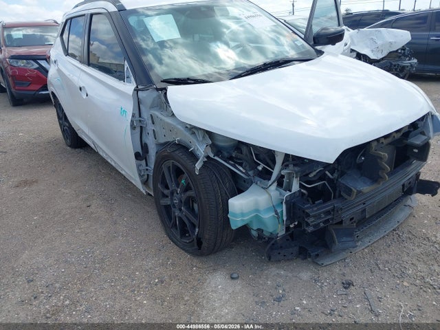 44986556 :رقم المزاد ، 3N1CP5DV8NL527258 vin ، 2022 Nissan Kicks Sr Xtronic Cvt مزاد بيع