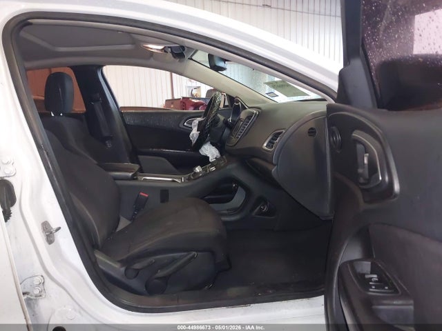 2015 Chrysler 200 Limited მანქანა იყიდება აუქციონზე, vin: 1C3CCCAB5FN649279, აუქციონის ნომერი: 44986673