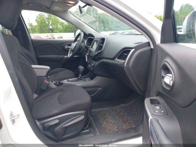 44986688 :رقم المزاد ، 1C4PJLCB5KD438910 vin ، 2019 Jeep Cherokee Latitude Fwd مزاد بيع