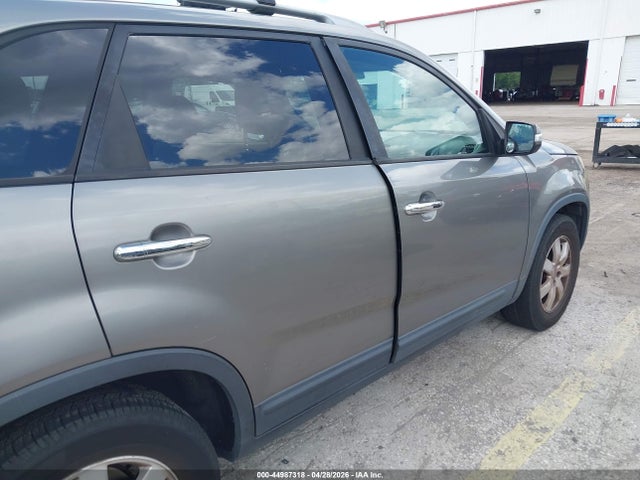 44987318 :رقم المزاد ، 5XYKT4A25DG403902 vin ، 2013 Kia Sorento Lx V6 مزاد بيع