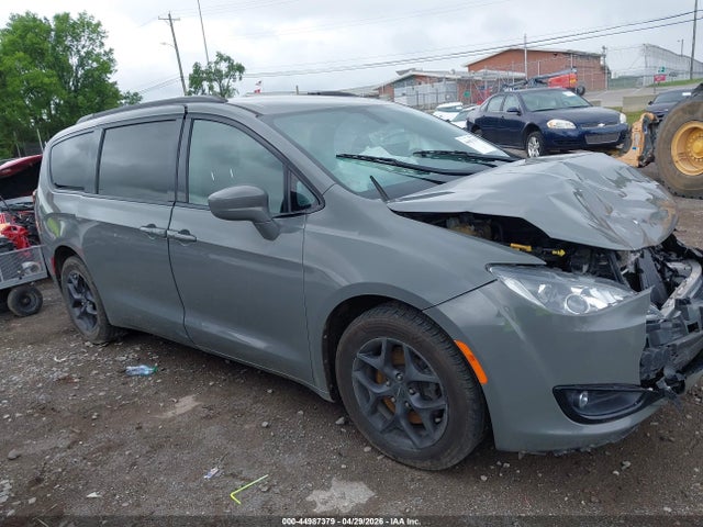 Auction sale of the 2020 Chrysler Pacifica Touring L Plus, vin: 2C4RC1EG5LR282852, lot number: 44987379