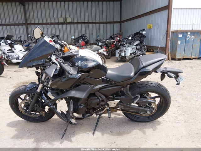 2017 Kawasaki Ex650 J მანქანა იყიდება აუქციონზე, vin: JKAEXEJ10HDA01415, აუქციონის ნომერი: 44987403