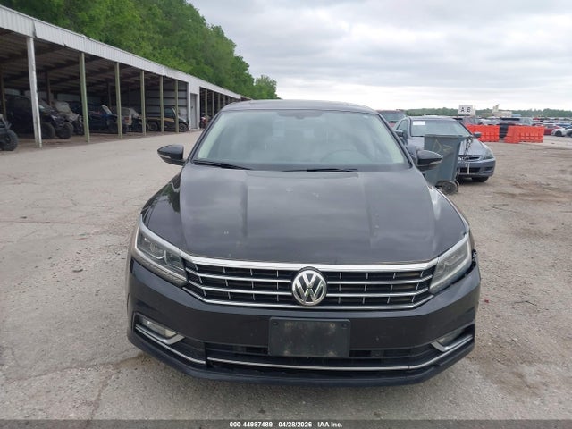 2017 Volkswagen Passat 1.8t Se მანქანა იყიდება აუქციონზე, vin: 1VWGT7A3XHC068935, აუქციონის ნომერი: 44987489