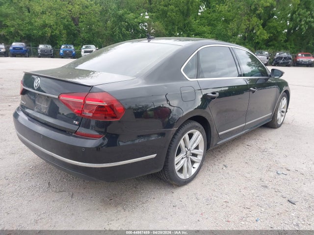 2017 Volkswagen Passat 1.8t Se მანქანა იყიდება აუქციონზე, vin: 1VWGT7A3XHC068935, აუქციონის ნომერი: 44987489