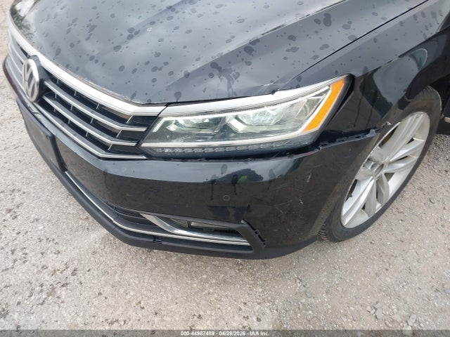 2017 Volkswagen Passat 1.8t Se მანქანა იყიდება აუქციონზე, vin: 1VWGT7A3XHC068935, აუქციონის ნომერი: 44987489