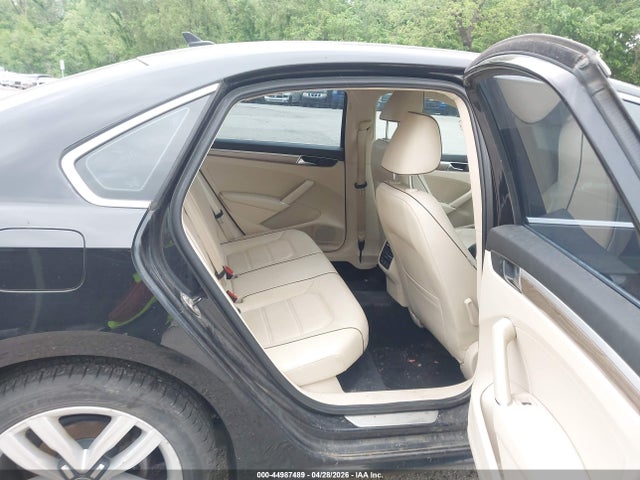 2017 Volkswagen Passat 1.8t Se მანქანა იყიდება აუქციონზე, vin: 1VWGT7A3XHC068935, აუქციონის ნომერი: 44987489