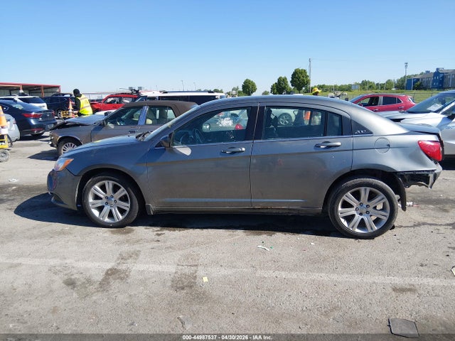 44987537 :رقم المزاد ، 1C3CCBAB4DN671118 vin ، 2013 Chrysler 200 Lx مزاد بيع
