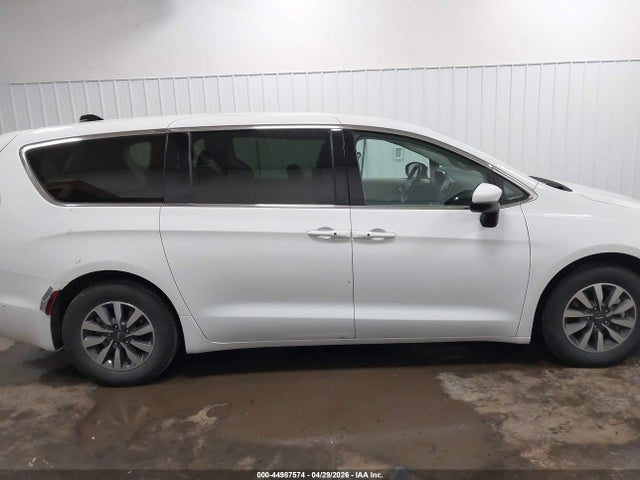 2023 Chrysler Pacifica Hybrid Touring L მანქანა იყიდება აუქციონზე, vin: 2C4RC1L78PR562631, აუქციონის ნომერი: 44987574