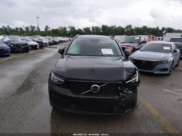 44987725 :رقم المزاد ، YV4L12UC3S2500104 vin ، 2025 Volvo Xc40 B5 Plus Dark Theme مزاد بيع