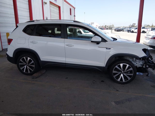 Продаж на аукціоні авто 2022 Volkswagen Taos 1.5t Se, vin: 3VVRX7B28NM045901, номер лоту: 44987752